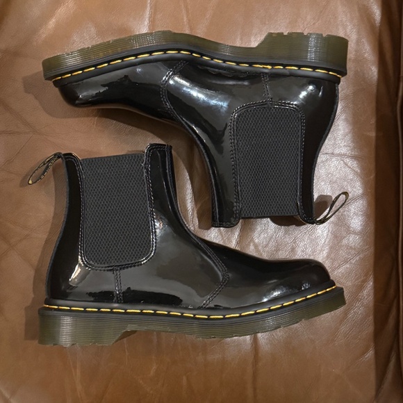 Dr. Martens Black Patent Chelsea boot Size 8 - Picture 5 of 12